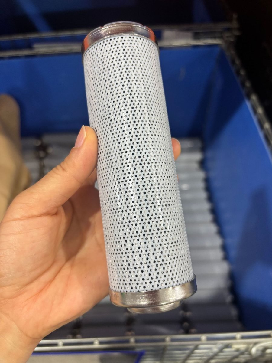Round air element held for a dimensional check