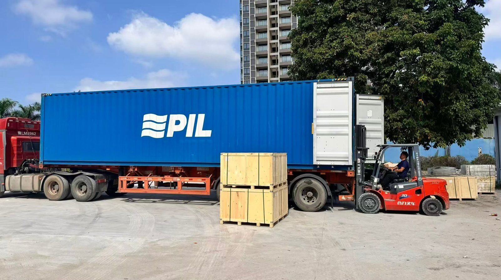 KINGARC container being loaded for export