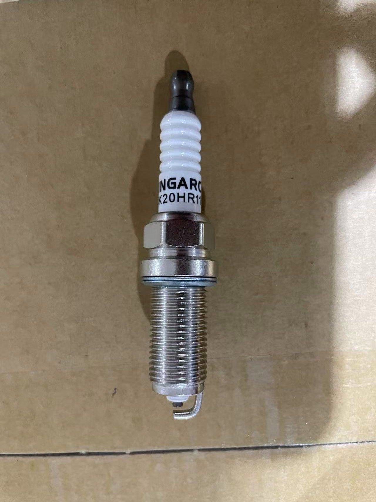 Plug detail: electrode, thread and insulator